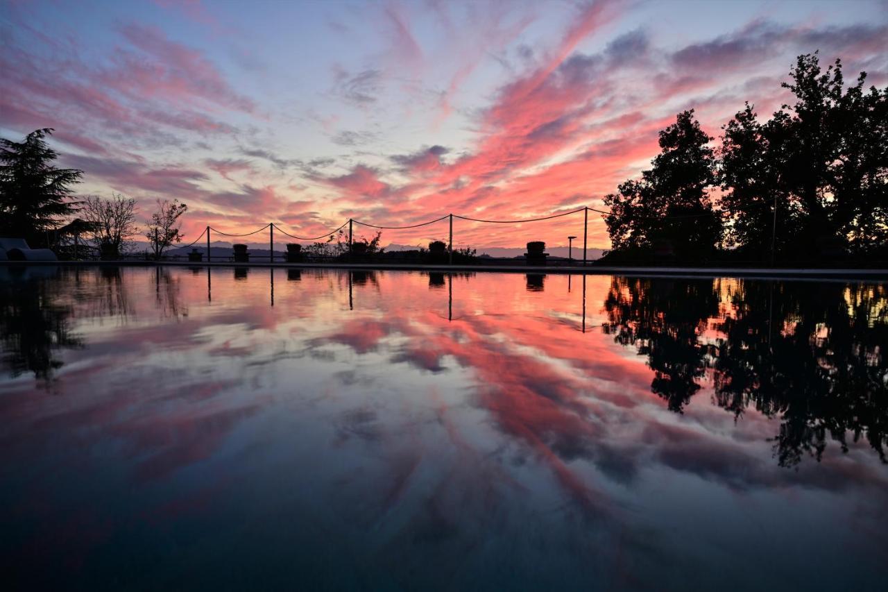 La Madernassa Resort - Casalora Dimora Storica Di Charme Guarene ภายนอก รูปภาพ
