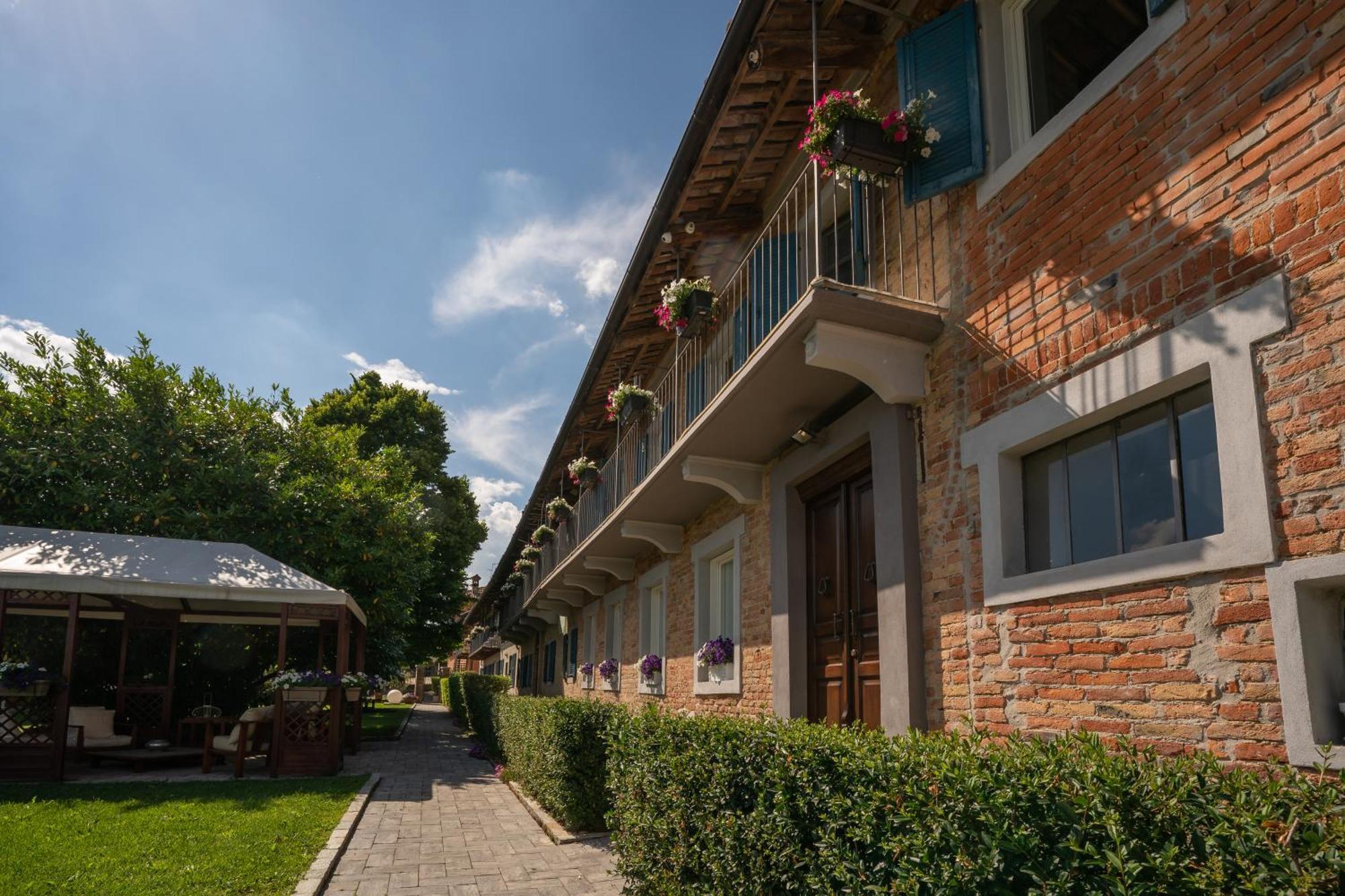 La Madernassa Resort - Casalora Dimora Storica Di Charme Guarene ภายนอก รูปภาพ